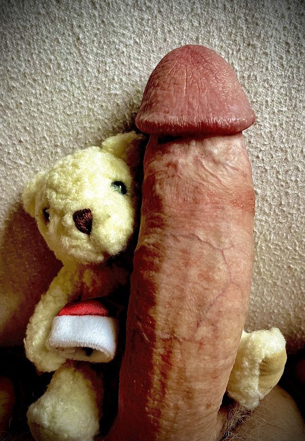 Photo by Sikontol with the username @Sikontol,  December 8, 2023 at 8:51 PM. The post is about the topic Fun and funny and the text says '#kontol #cock #Christmas
Bare hug for Christmas'