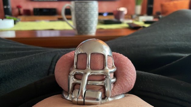 Photo by keuschimlooker with the username @keuschimlooker,  August 20, 2023 at 9:40 AM. The post is about the topic Male Chastity and the text says 'Coffee time'