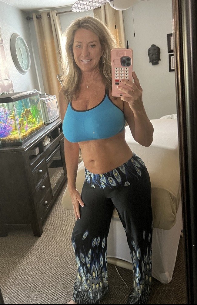 Photo by BigEezy1 with the username @BigEezy1,  September 8, 2023 at 5:15 AM. The post is about the topic Mirror Selfies and the text says 'Beautiful Lady. 

#kimberleejay'