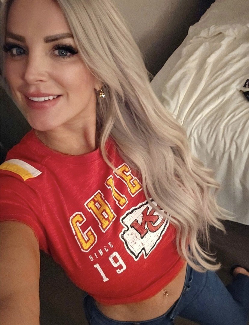 Photo by BigEezy1 with the username @BigEezy1,  December 4, 2023 at 4:29 AM. The post is about the topic Sporty Women and the text says 'Football Sunday!  Good Team!!!'