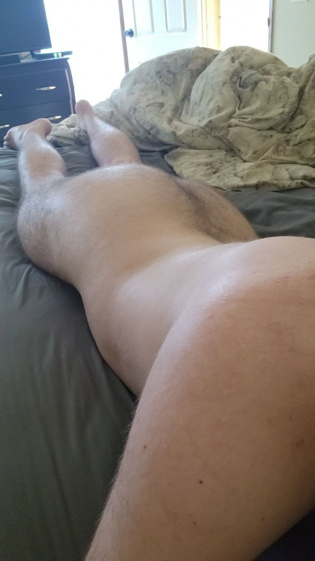 Photo by Joshkiss with the username @Joshkiss,  October 10, 2023 at 1:57 PM. The post is about the topic Gay male ass and the text says 'Anyone want to let me sit on their face?'