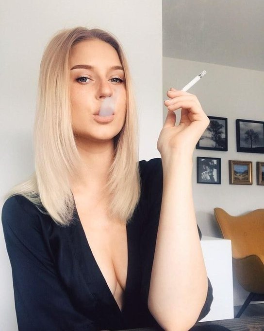 Photo by Smokefemme with the username @Smokefemme,  July 10, 2022 at 8:55 PM. The post is about the topic Smoking women