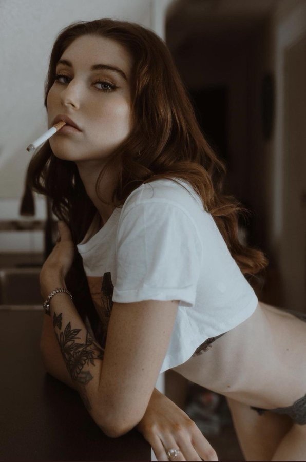 Photo by Smokefemme with the username @Smokefemme,  December 23, 2022 at 2:28 PM. The post is about the topic Smoking babes and Fucking