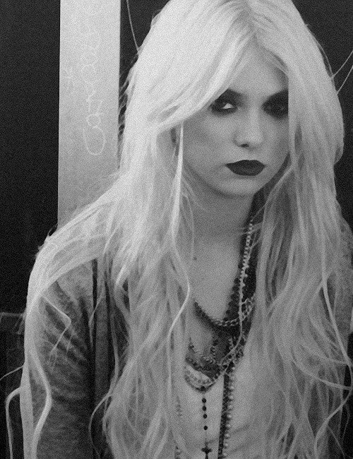 Photo by LilMissMorpho with the username @LilMissMorpho,  July 26, 2012 at 11:26 PM and the text says '#Taylor  #Momsen  #the  #pretty  #reckless  #Rock  #Music  #rock  #and  #roll  #sweetheart  #Renegades  #Rebels  #misfits  #musical  #mayhem'