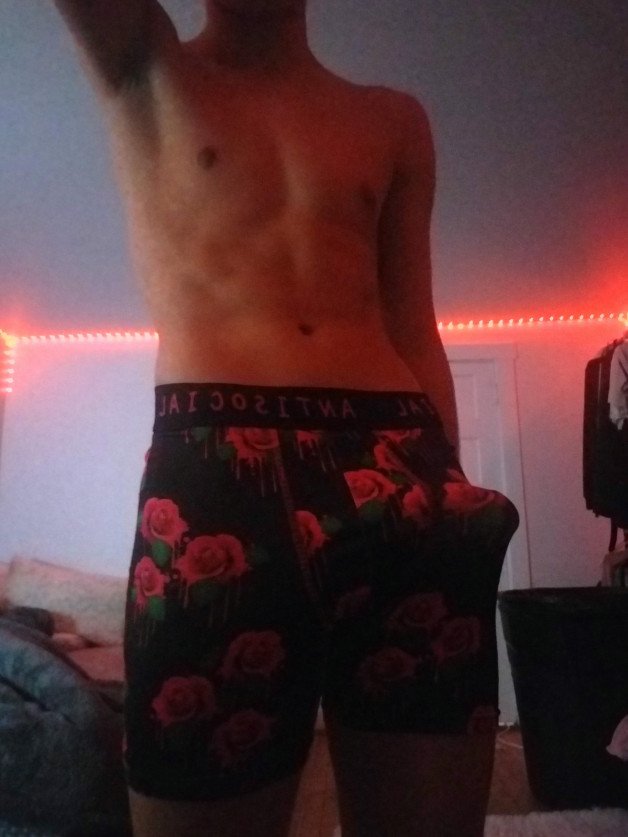 Photo by Mattqueen47t with the username @Mattqueen47t,  October 30, 2021 at 10:58 AM. The post is about the topic DIcks out and the text says '🌹🌹🌹'