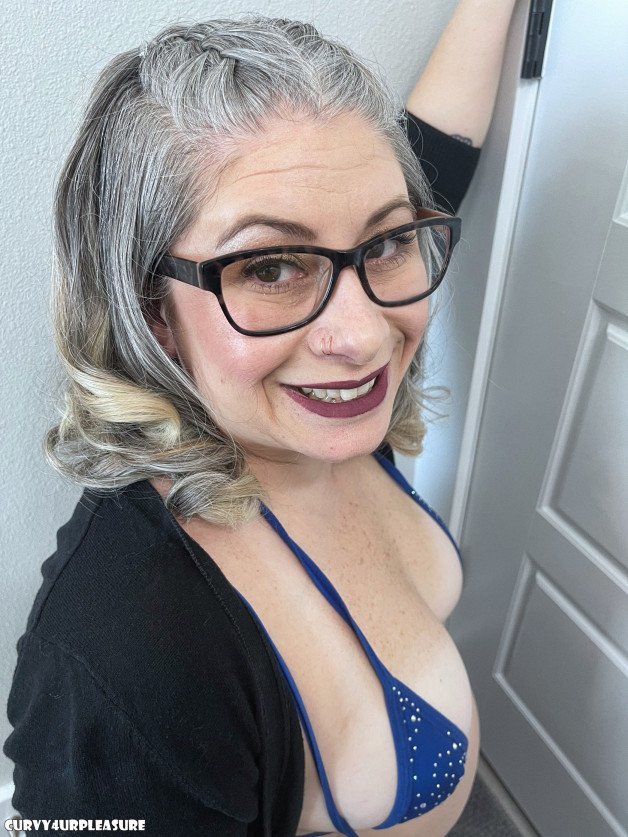 Photo by Curvy4urpleasure with the username @Curvy4urpleasure, who is a star user,  March 6, 2023 at 3:51 PM and the text says 'MILF Monday don&#039;t forget... #MILF #Nsfwtw #Nsfwtwt'
