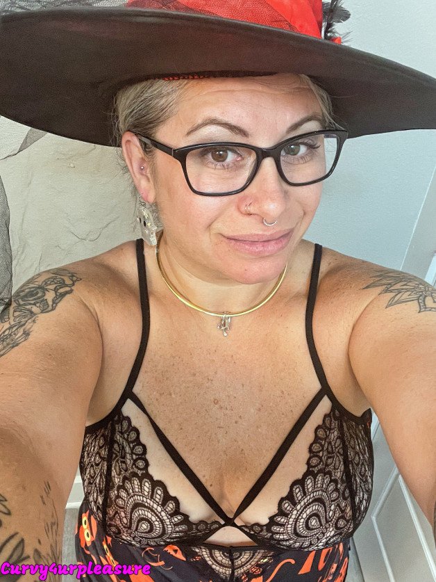 Photo by Curvy4urpleasure with the username @Curvy4urpleasure, who is a star user,  October 28, 2024 at 12:12 PM. The post is about the topic MILF and the text says 'Who's ready for my favorite holiday?!'