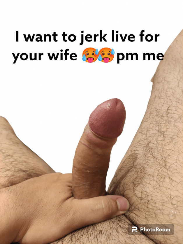 Photo by Lovetogiveujoy3 with the username @Lovetogiveujoy3,  July 18, 2023 at 9:18 AM. The post is about the topic Jerk off free Snapchat and the text says 'PM me and lets have some fun 😊'