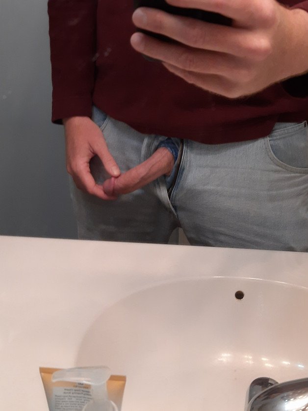 Photo by BuckEyes with the username @BuckEyes,  April 15, 2022 at 3:52 PM. The post is about the topic Rate my pussy or dick and the text says 'rate me and dm me'