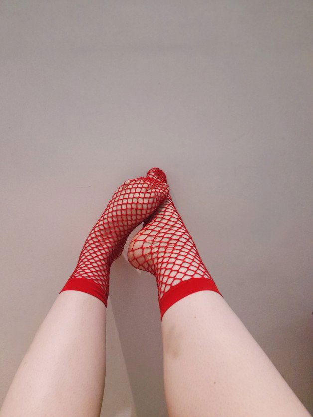 Photo by OhNo.Apricot with the username @OhNo.Apricot,  November 8, 2021 at 11:58 PM. The post is about the topic Sexy Feet