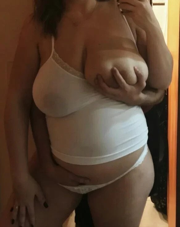 Photo by PublicPawg with the username @PublicPawg, who is a verified user,  November 27, 2021 at 8:27 PM. The post is about the topic Rate my wife