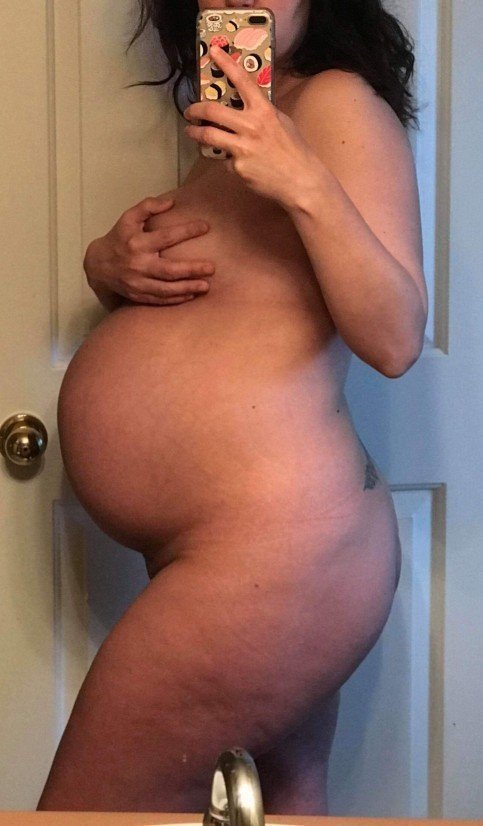 Photo by reggyreg with the username @reggyreg,  January 10, 2022 at 10:43 PM. The post is about the topic Pregnant and the text says 'Nothing is hottest than a pregnant woman. Don't you agree?'