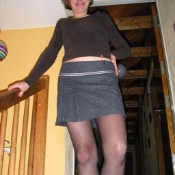 Photo by Ossibraut0705 with the username @Ossibraut0705,  December 7, 2021 at 3:23 PM. The post is about the topic Short Skirts