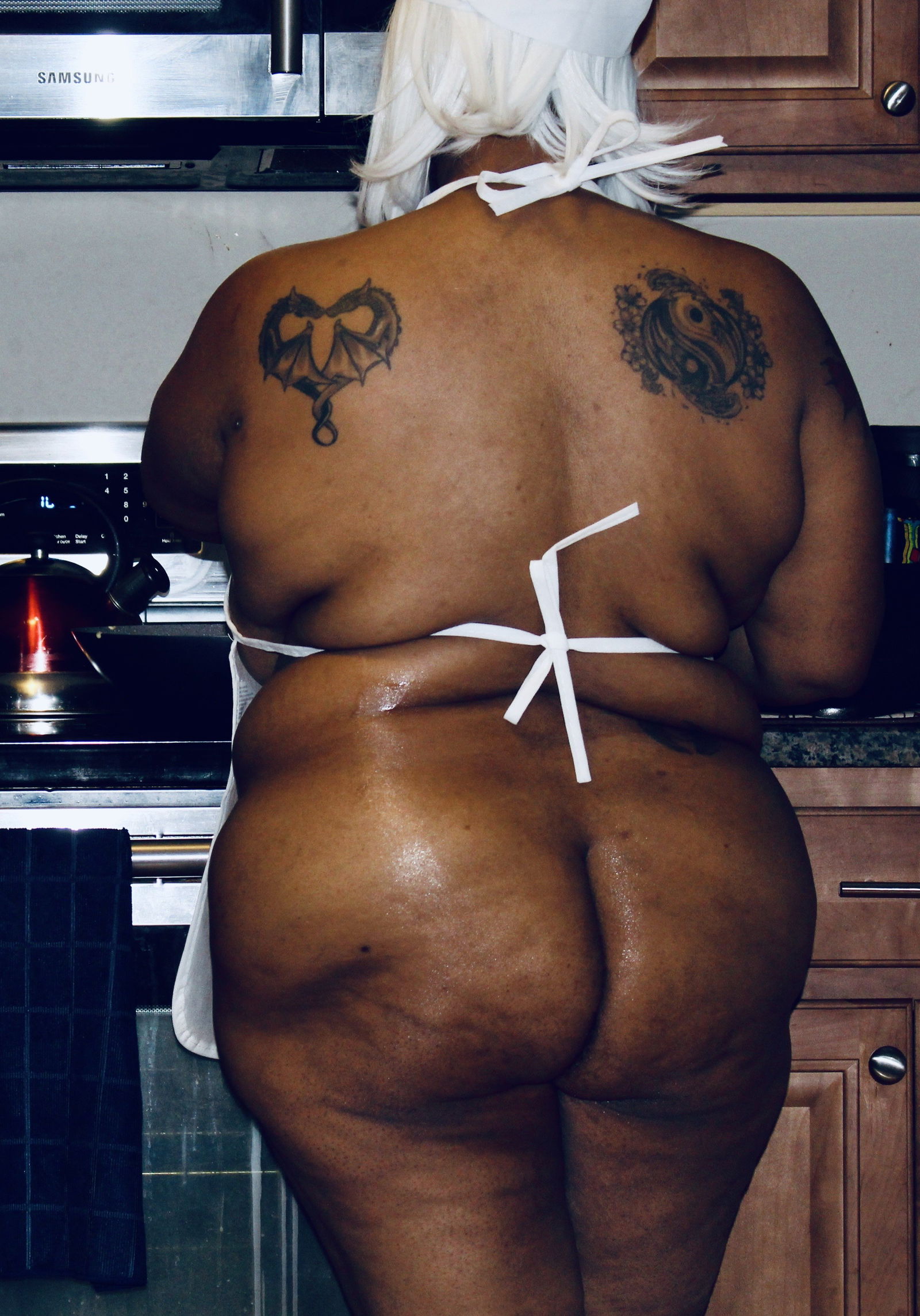 Watch the Photo by itsblu2u with the username @itsblu2u, posted on January 10, 2022. The post is about the topic Sexy BBWs. and the text says 'i can cook in and out the kitchen follow me on twitter at @itsblu2u and Reddit u/jezebelblue83'