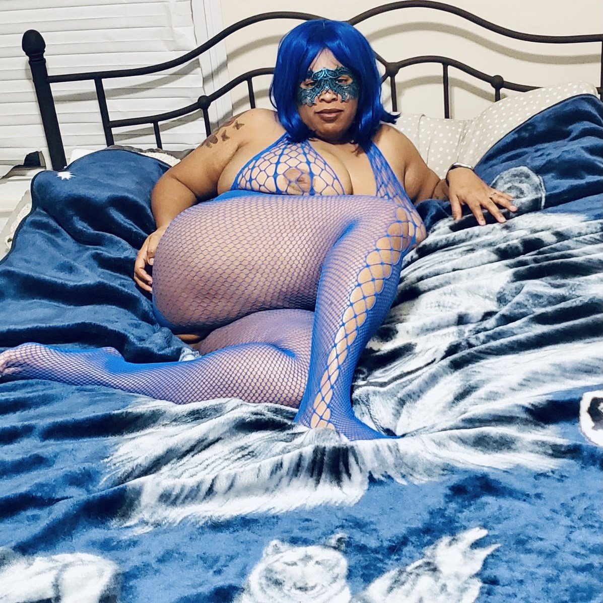 Watch the Photo by itsblu2u with the username @itsblu2u, posted on December 25, 2021. The post is about the topic Thick and BBW Women. and the text says 'follow me on Twitter @itsblu2u and Reddit u/jezebelblue83'