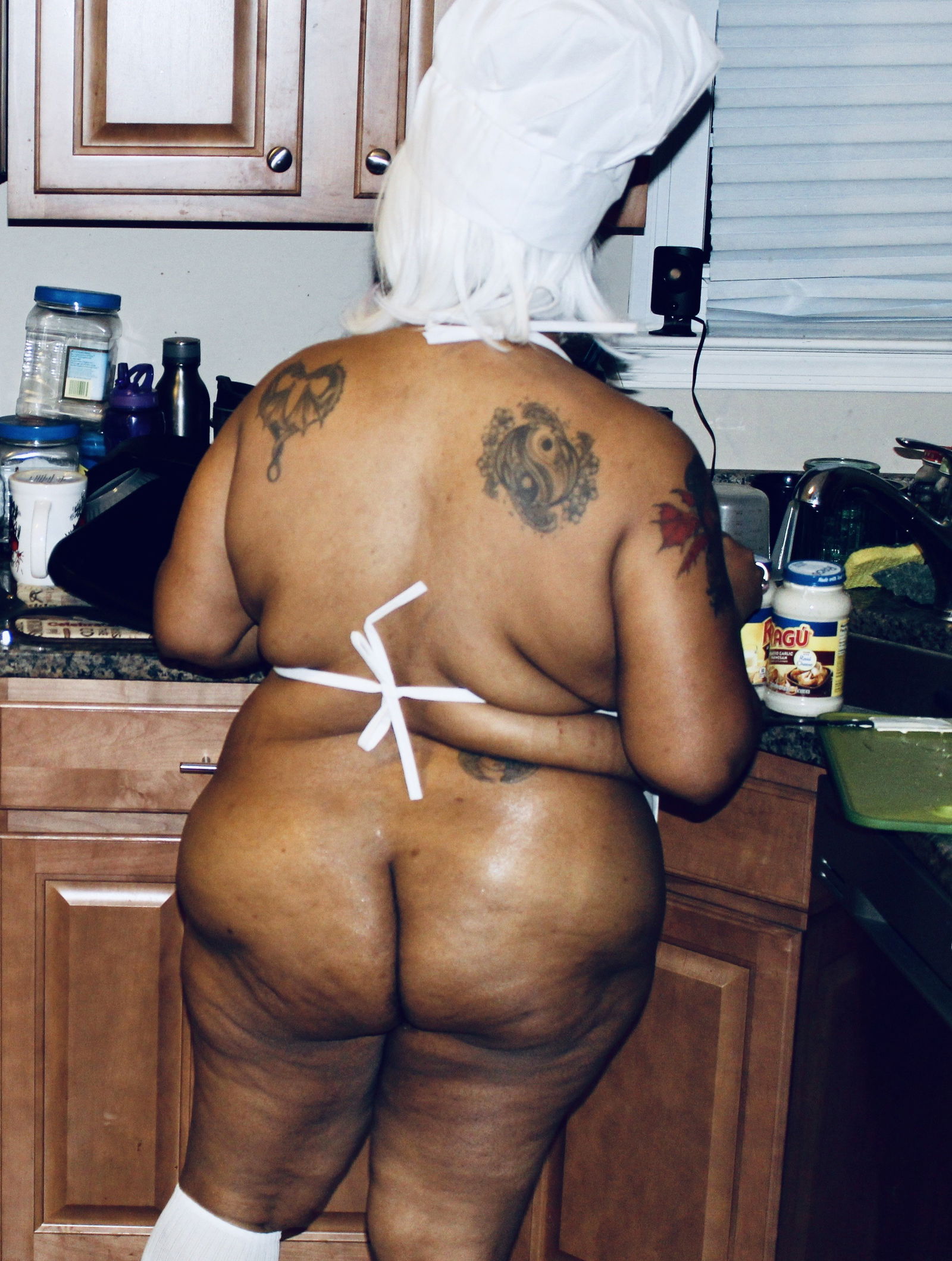 Watch the Photo by itsblu2u with the username @itsblu2u, posted on January 10, 2022. The post is about the topic Sexy BBWs. and the text says 'i can cook in and out the kitchen follow me on twitter at @itsblu2u and Reddit u/jezebelblue83'