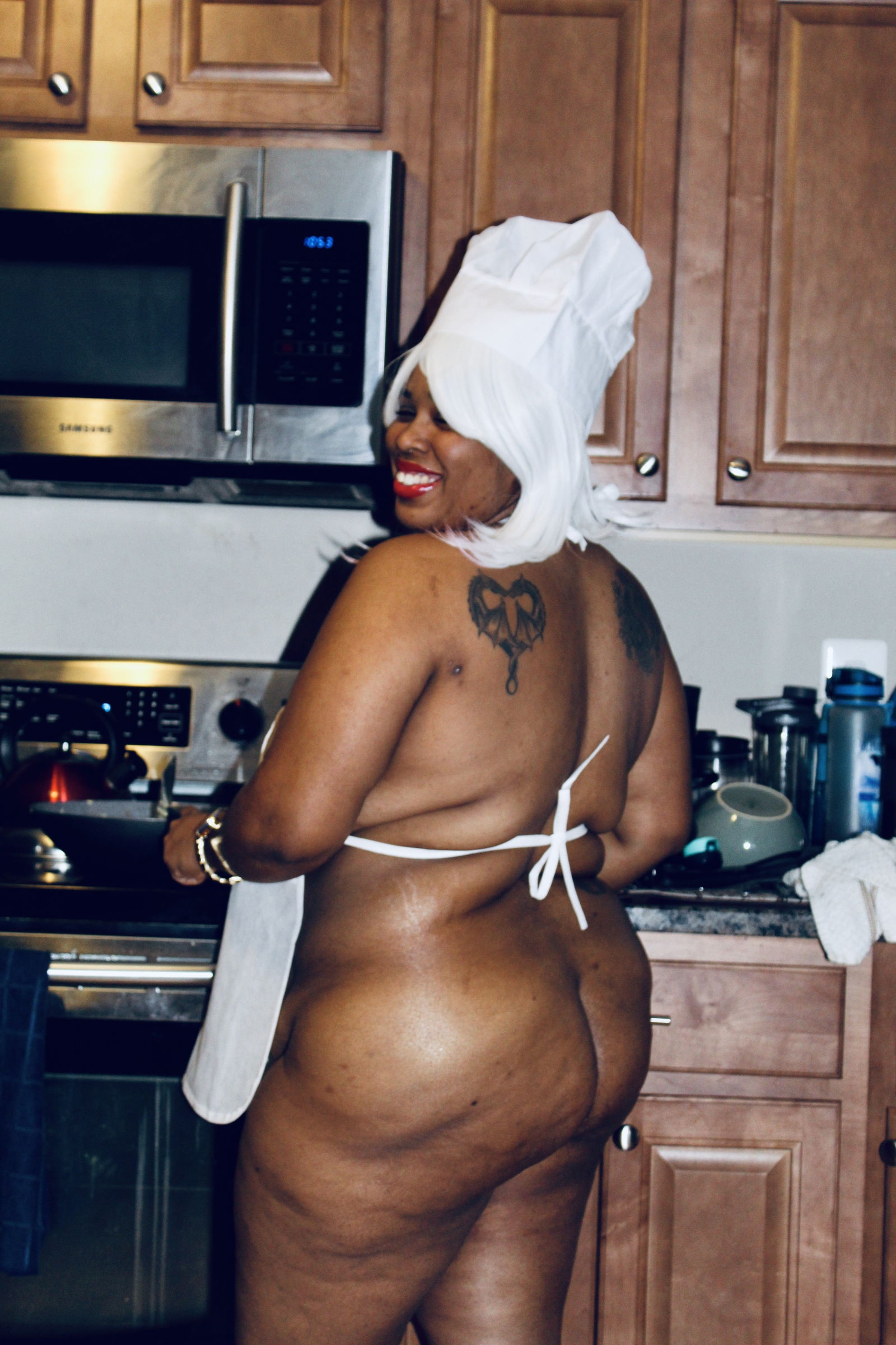 Watch the Photo by itsblu2u with the username @itsblu2u, posted on January 10, 2022. The post is about the topic Sexy BBWs. and the text says 'i can cook in and out the kitchen follow me on twitter at @itsblu2u and Reddit u/jezebelblue83'