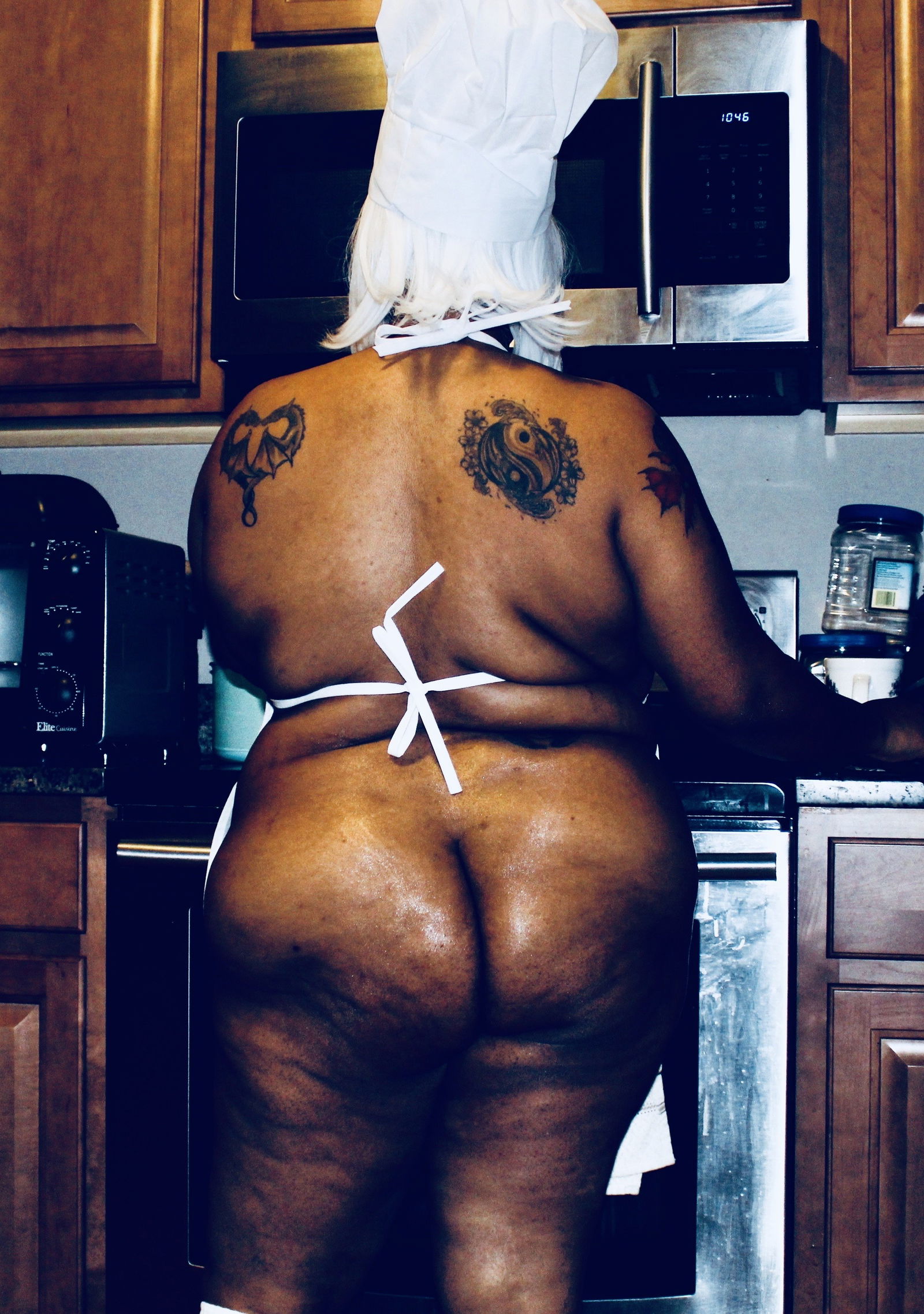 Watch the Photo by itsblu2u with the username @itsblu2u, posted on January 10, 2022. The post is about the topic Sexy BBWs. and the text says 'i can cook in and out the kitchen follow me on twitter at @itsblu2u and Reddit u/jezebelblue83'