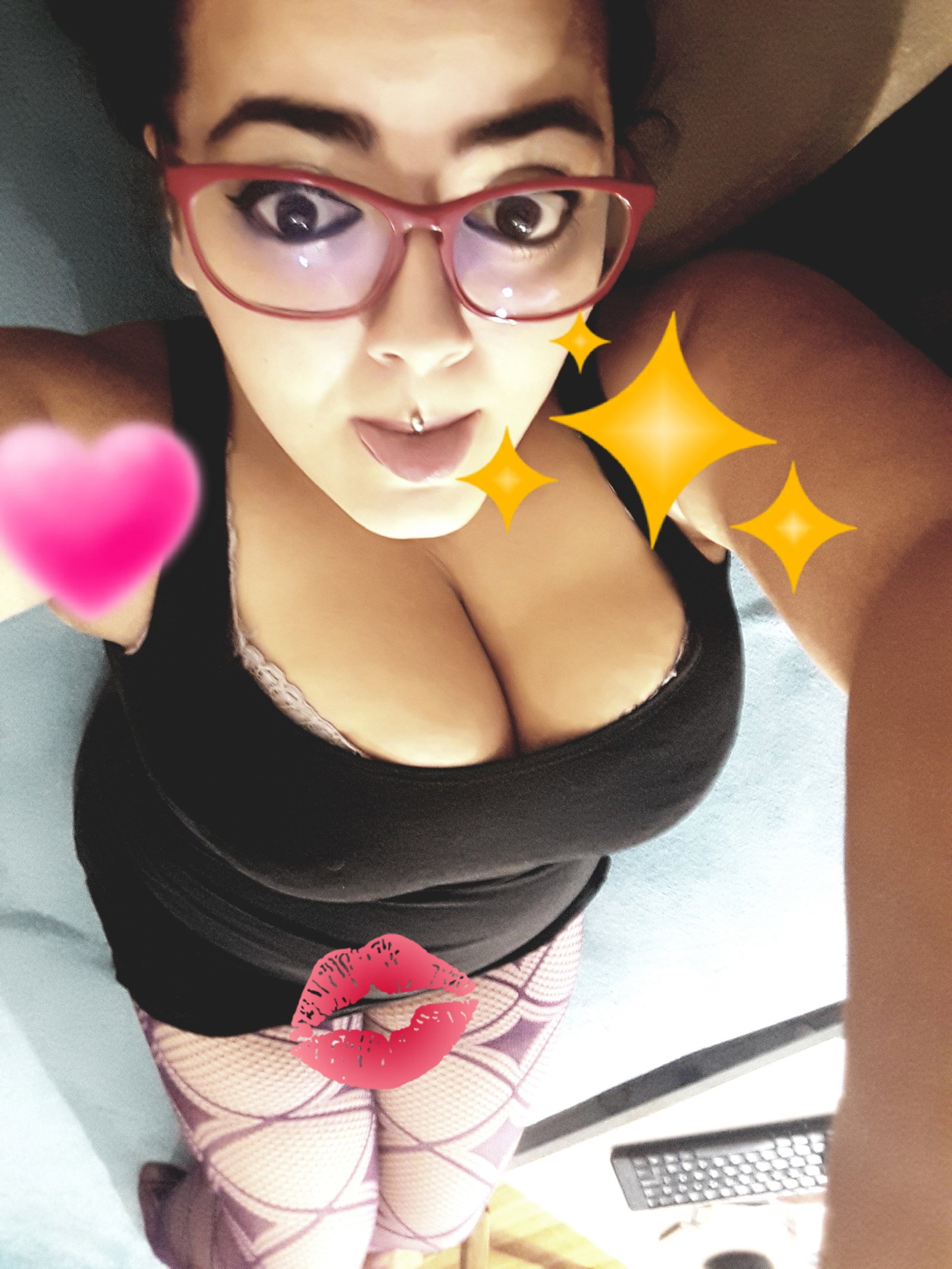Photo by BustyVonKat with the username @BustyVonKat, who is a star user,  February 8, 2019 at 9:28 PM and the text says 'Come join me on myfreecams.com/#bbwnympho0

Save me from boredommmmm 💋😜'
