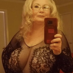 Photo by TonyWarmer with the username @TonyWarmer,  February 10, 2023 at 1:01 PM. The post is about the topic Hot GILF