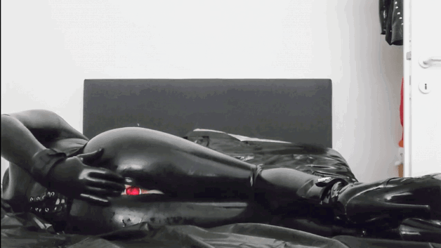 Photo by Daniellacd with the username @Daniellacd, who is a verified user,  June 20, 2024 at 12:04 PM. The post is about the topic Latex Femboys and the text says 'Send me a Message if you want to fuck me 😋'