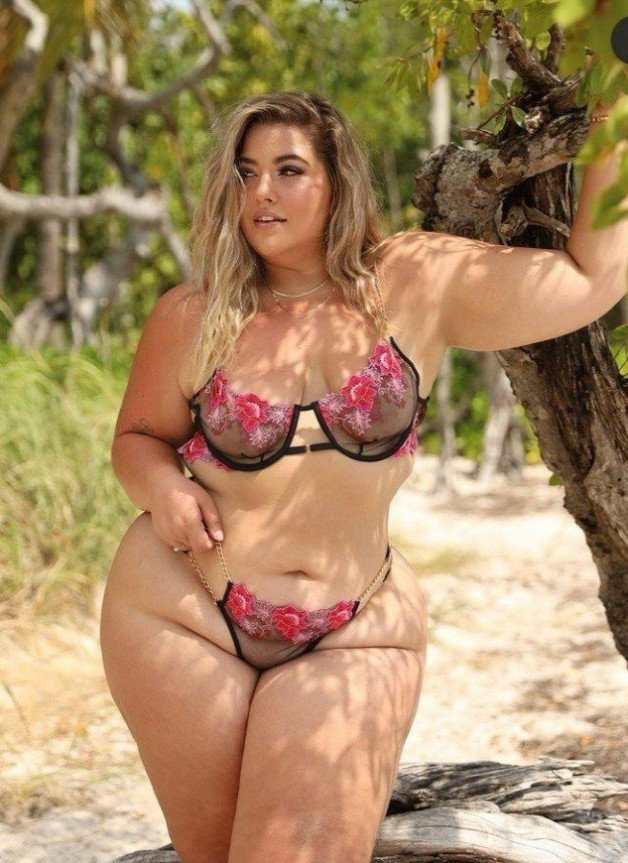 Photo by Complexlife style with the username @Djw172,  February 22, 2024 at 1:46 PM. The post is about the topic BBW Dangerous Curves & Big Cocks