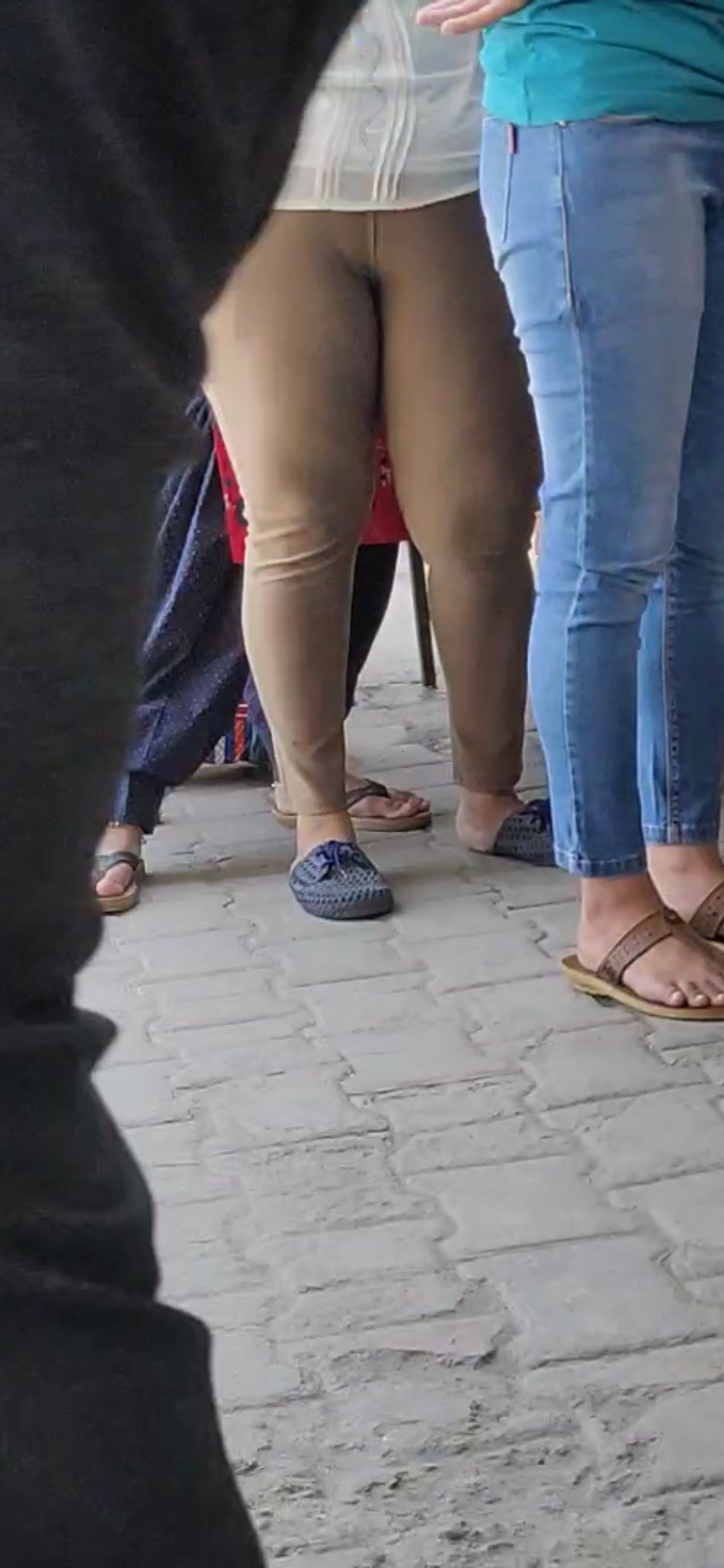 Photo by Rimu Gupta with the username @rimuneelgupta,  January 9, 2022 at 3:24 PM. The post is about the topic voyeurism and the text says 'Hot chubby teen with tight leggings flashing cameltoe in public showing her soft pussy lips'