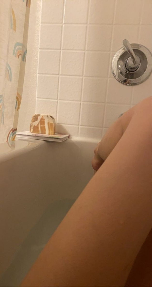 Photo by Sexy Scrapbook with the username @sexyscrapbook,  June 16, 2024 at 5:46 AM. The post is about the topic bath