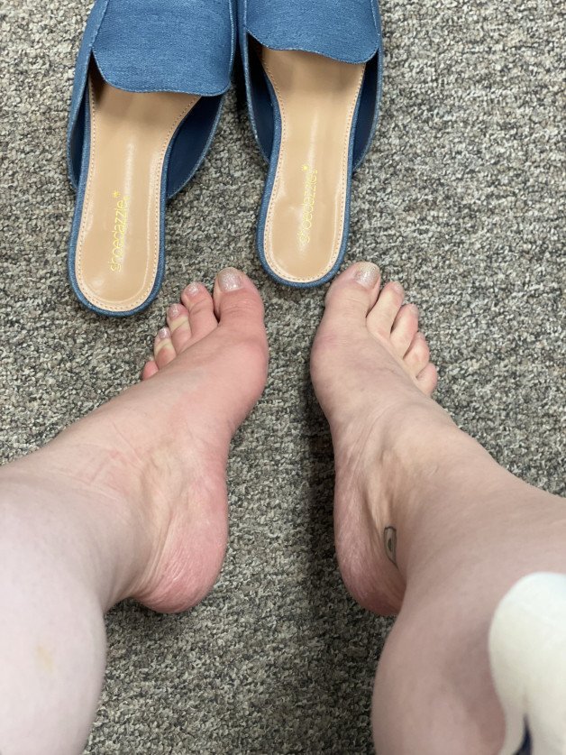 Photo by April Mae with the username @iamaprilmae, who is a star user,  June 15, 2022 at 5:56 PM and the text says 'You don’t deserve to look at my feet.  You don’t deserve MY money. Now pay up and shut up, ATM. CashApp $xoAprilMae   Findom'
