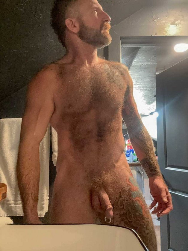 Photo by BE with the username @BE,  January 18, 2024 at 12:13 PM. The post is about the topic Gay Hairy Men
