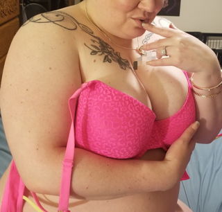 Photo by MyThickWife2022 with the username @MyThickWife2022, who is a verified user,  June 1, 2024 at 2:35 AM. The post is about the topic Slightly Chubby and the text says '😍😘😍😘'