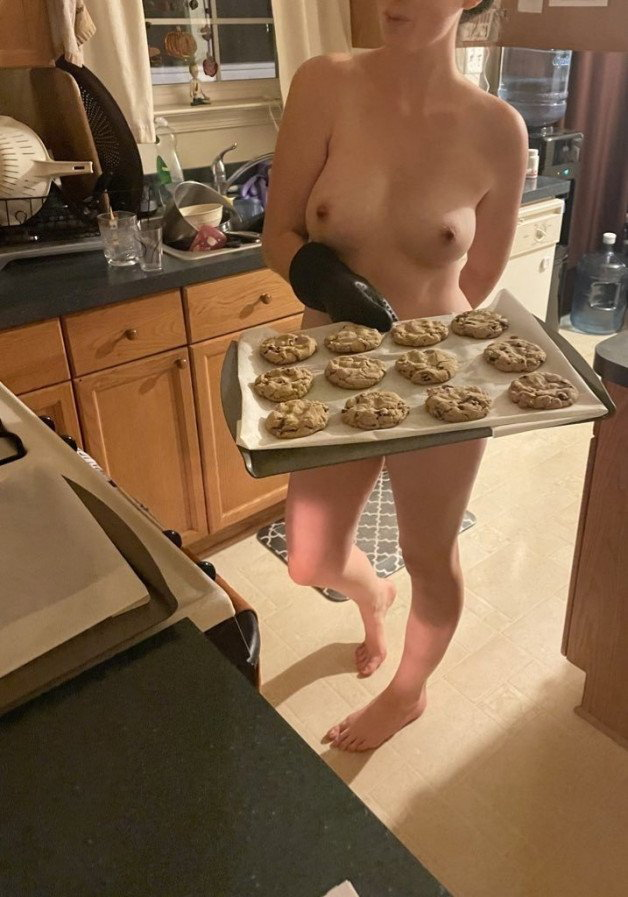 Photo by The irish cay with the username @TheirishmilfCay, who is a star user,  November 22, 2022 at 7:59 PM. The post is about the topic MILF and the text says 'cookies and milf anyone?'