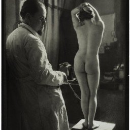 Photo by tc715 with the username @tc715,  December 23, 2023 at 5:14 AM. The post is about the topic Vintage and the text says 'Bildhauer mit Modell [Sculptor with Model], c. 1925
RUDOLF KOPPITZ (1884–1936)'