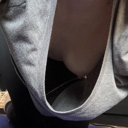 Photo by Reborn2022 with the username @Reborn2022, who is a verified user,  April 20, 2024 at 2:12 PM. The post is about the topic Downblouse - Tits and the text says 'anonymous reddit post'