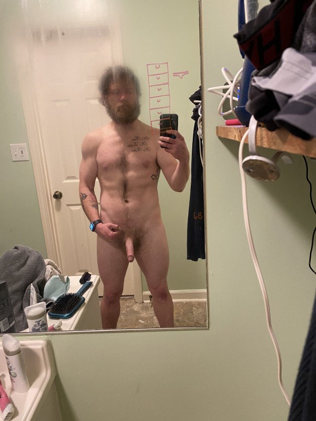 Photo by Dareya269 with the username @Fmbsic,  January 11, 2023 at 6:18 PM. The post is about the topic Rate my pussy or dick and the text says '240lbs to 170lbs. Get sum'