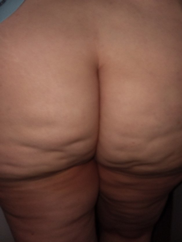 Photo by TraceyWhiteslut with the username @TraceyWhiteslut,  January 21, 2023 at 3:13 AM. The post is about the topic BBW Asses