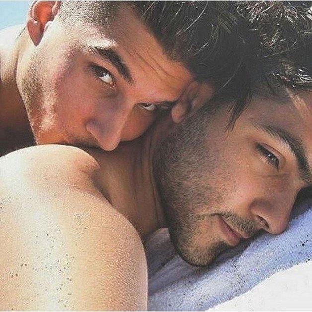 Photo by Dorian Gay with the username @doriangay,  March 19, 2022 at 10:12 AM. The post is about the topic Gay Love & Romance and the text says '#gay #love'