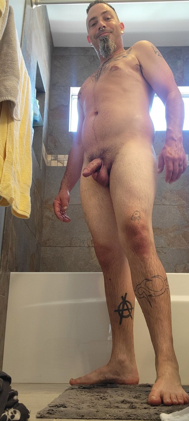 Photo by Thick D with the username @Drewkeri1420,  June 15, 2022 at 6:10 PM. The post is about the topic Rate my pussy or dick and the text says 'freshly showered'