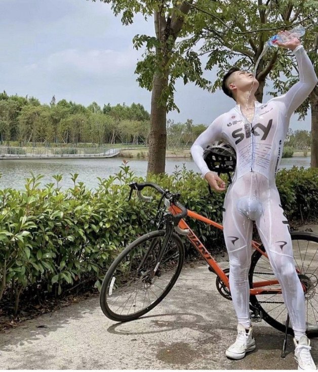 Photo by Spandexlush with the username @Spandexlush,  August 7, 2022 at 9:57 PM. The post is about the topic Spandex men and the text says 'spandex wet cycling'