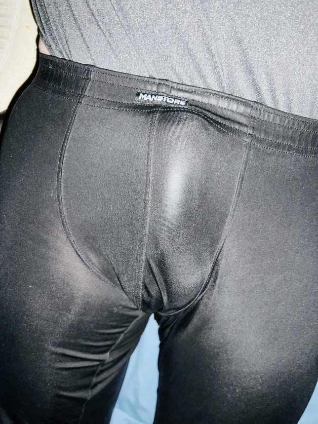 Photo by Spandexlush with the username @Spandexlush,  May 1, 2022 at 9:59 AM. The post is about the topic Spandex men and the text says '#spandex #bulge #nylon #lycra'