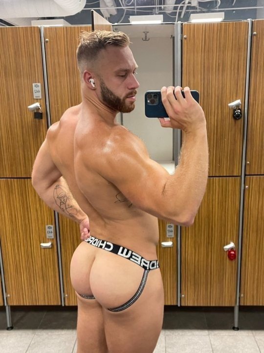 Photo by Swintonmick with the username @Swintonmick,  July 12, 2022 at 9:01 AM. The post is about the topic Jocks, Hunks and Hotties and the text says 'Now thats hiw to wear a jock'