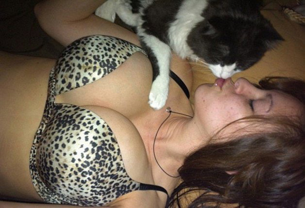 Photo by Rachel96 with the username @Rachel96, who is a verified user,  May 15, 2022 at 1:00 PM. The post is about the topic Indifferent Cats In Amateur Porn and the text says 'Yes I have a cat as you could see in my last post. Do you like cats? I do! And I can sratch myself but mostly I am a cuddle cat. Wanna cuddle?'
