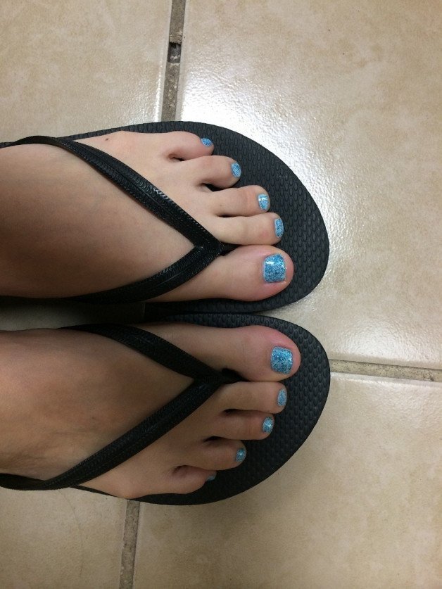 Watch the Photo by Rachel96 with the username @Rachel96, who is a verified user, posted on June 16, 2022. The post is about the topic Amateur selfies. and the text says '... and the toe nails too'