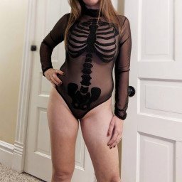 Photo by hollsburgh with the username @hollsburgh, who is a verified user,  October 27, 2023 at 8:18 PM. The post is about the topic Hotwife and the text says 'Happy Halloween! 💀'