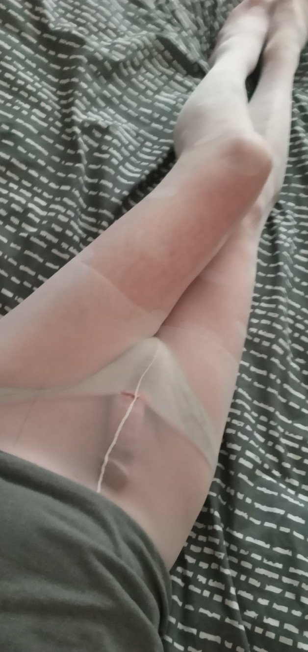 Photo by Nylòn fémboy with the username @Nylonfemboy,  August 4, 2022 at 8:04 PM. The post is about the topic Trans and the text says 'i want someone to cum on my pantyhose'