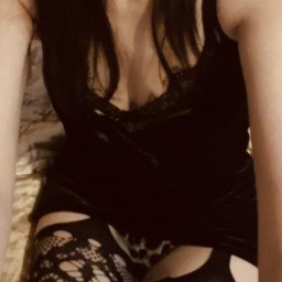 Watch the Photo by Redhot40 with the username @Redhot40, who is a verified user, posted on June 11, 2022. The post is about the topic MILF. and the text says 'Hey there, Sexy SS Lovers 💋 What sexy fantasies will you be playing out tonight?  😈'