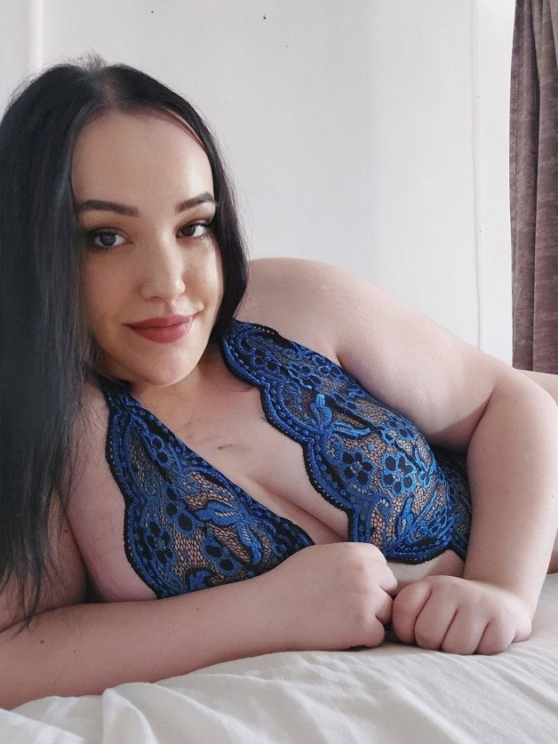 Photo by Natasha with the username @natashaxxxl19, who is a star user,  June 16, 2022 at 11:21 AM. The post is about the topic Sexy BBWs and the text says 'hello hit me up on insta! natasha_of_chubby'
