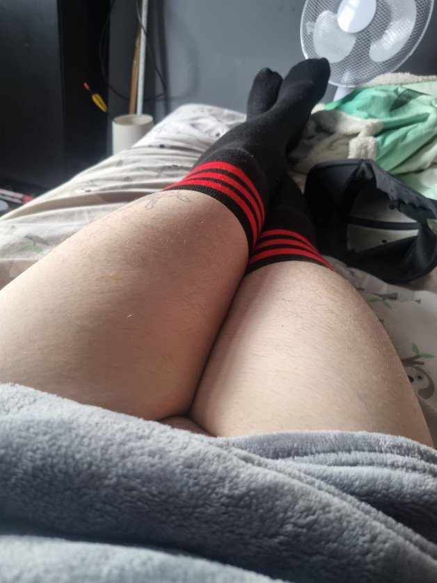 Photo by Aleddavies22 with the username @Aleddavies22, who is a verified user,  July 3, 2022 at 2:13 PM and the text says 'Who would take me lile this #sub #sissy #cd #gay #fordaddy #daddy #kink #little'