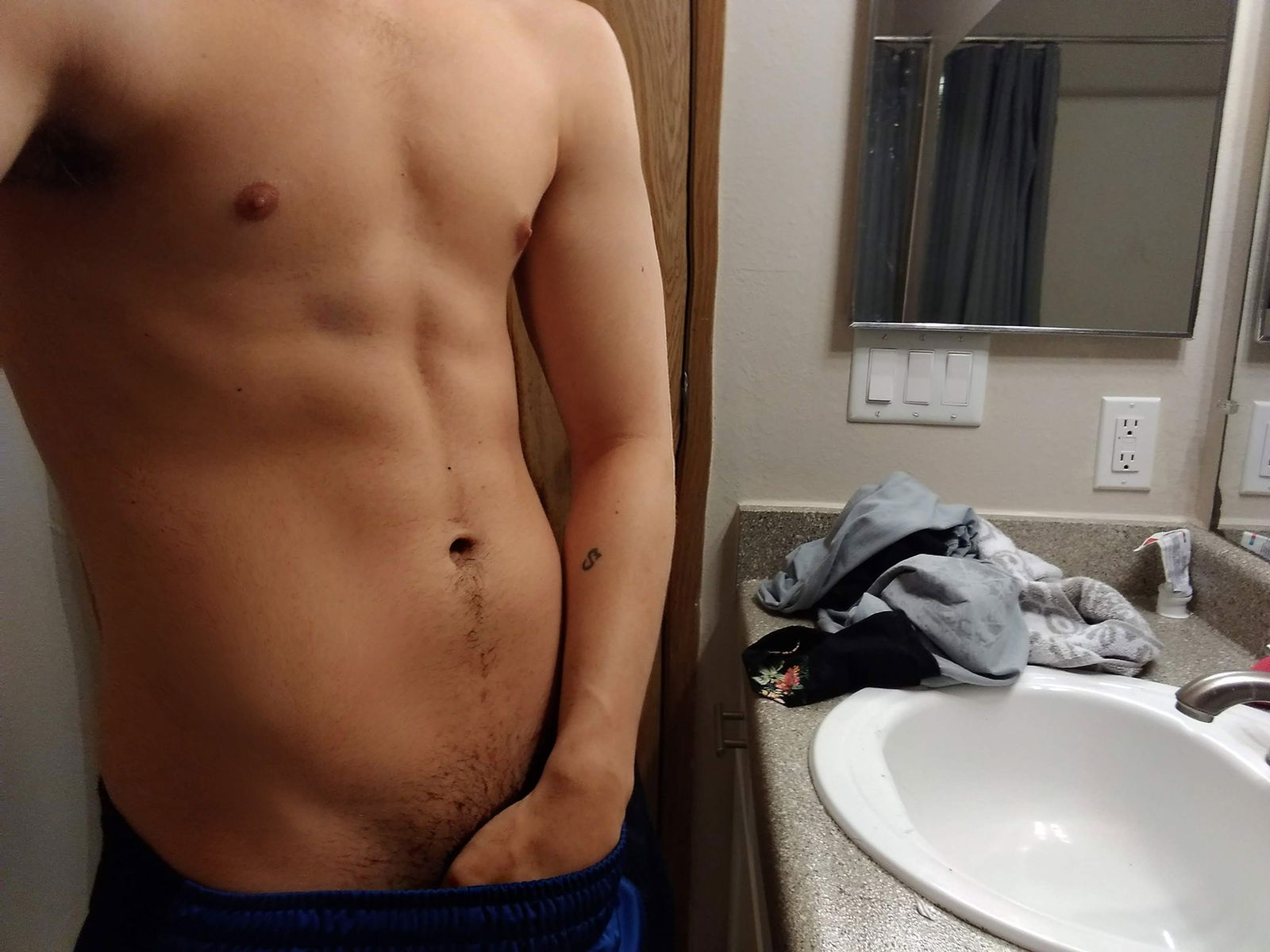 Album by Mastered_Vibration with the username @MasterMatrix, who is a verified user,  August 24, 2022 at 5:41 AM and the text says 'Just a few pictures of my thin ass bod 🤷‍♂️ haha'