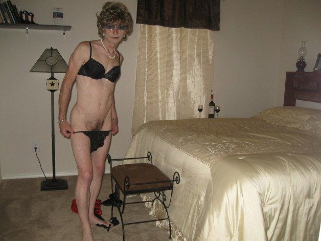 Photo by IrvingTexasJohn with the username @IrvingTexasJohn, who is a verified user,  October 18, 2023 at 12:39 AM and the text says 'Nude at my daughter's house, son-in-law taking my pics'